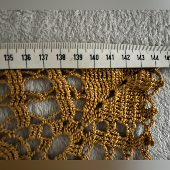 The handmade lace tablecloth, Rectangular brown, Handmade; 56,7 x 38.7 inches - Picture 5 of 8